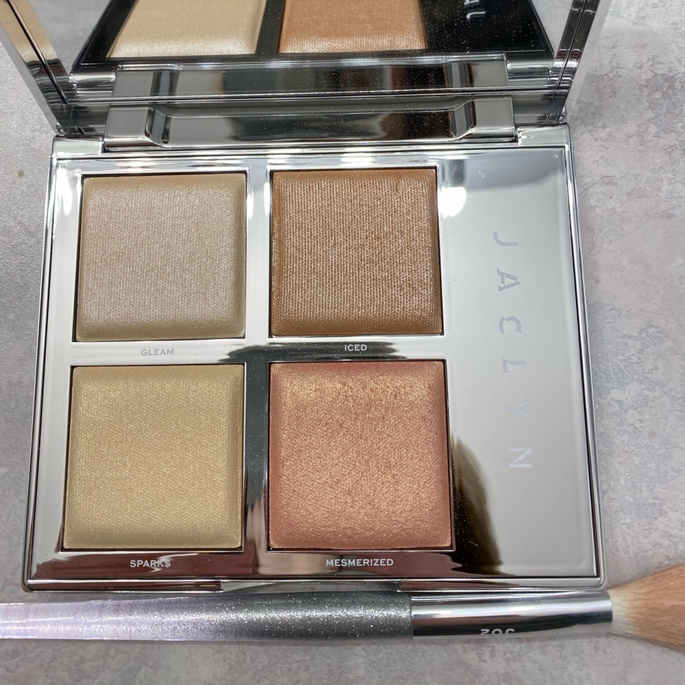 Jaclyn cosmetics highlighter pallet